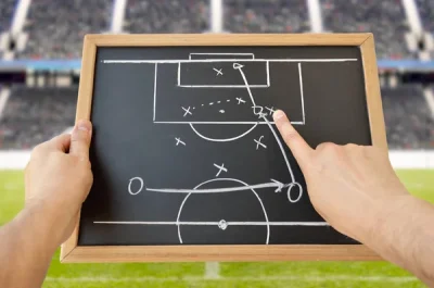 depositphotos_222297456-stock-photo-hand-football-coach-drawing-tactics دوره تخصصی آنالیز فوتبال (بخش اول)